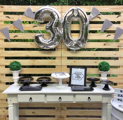 Kit Festa Bigode 30 anos Branco e Preto Completa Locação SP