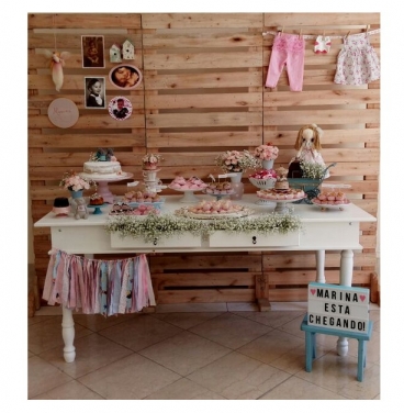 Kit Mesa Branca e Painel de Pallet Locação SP, Imagem 1