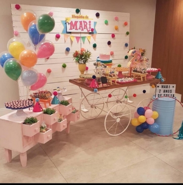 Kit Mesa Carroça e Painel Ripado Branco Locação SP, Imagem 2